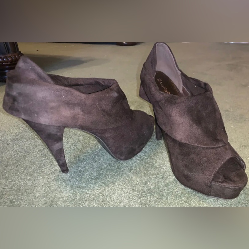 Z London size 10 women’s brown stiletto booties, new without box, suede